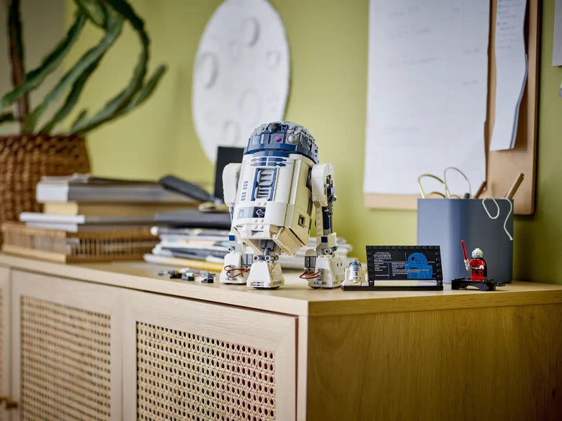 LEGO® Star Wars R2-D2 (75379)