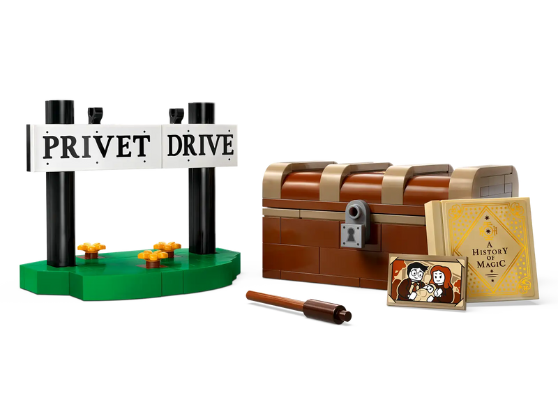 LEGO® Harry Potter™ Hedwig™ at 4 Privet Drive (76425)